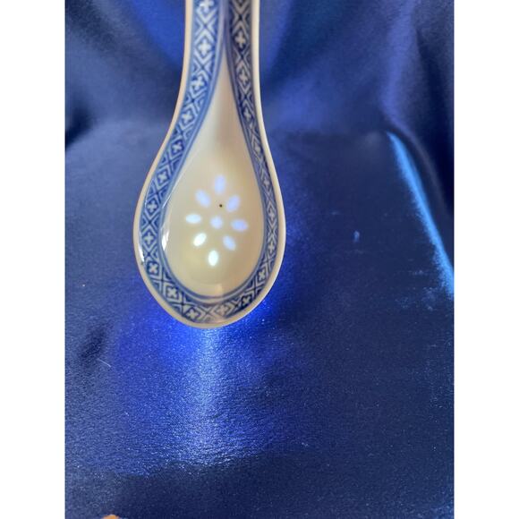 Set of Six Asian Style Soup Spoon with Rice Grain Pattern - Picture 4 of 5